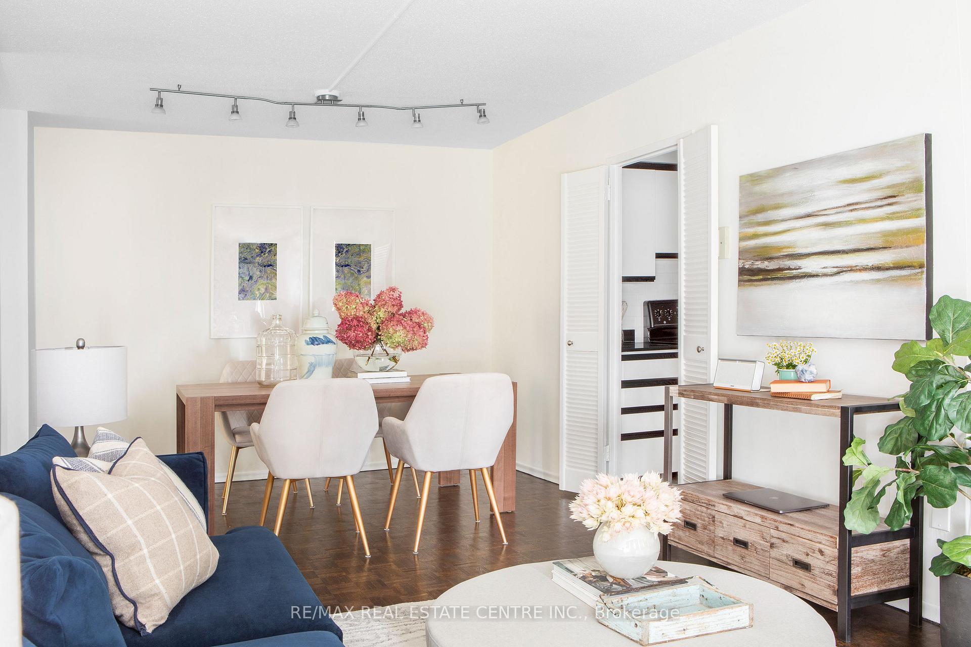 Photo 7 of Unit 2201, 100 Graydon Hall Drive, North York, Parkwoods-Donalda — HOMEH