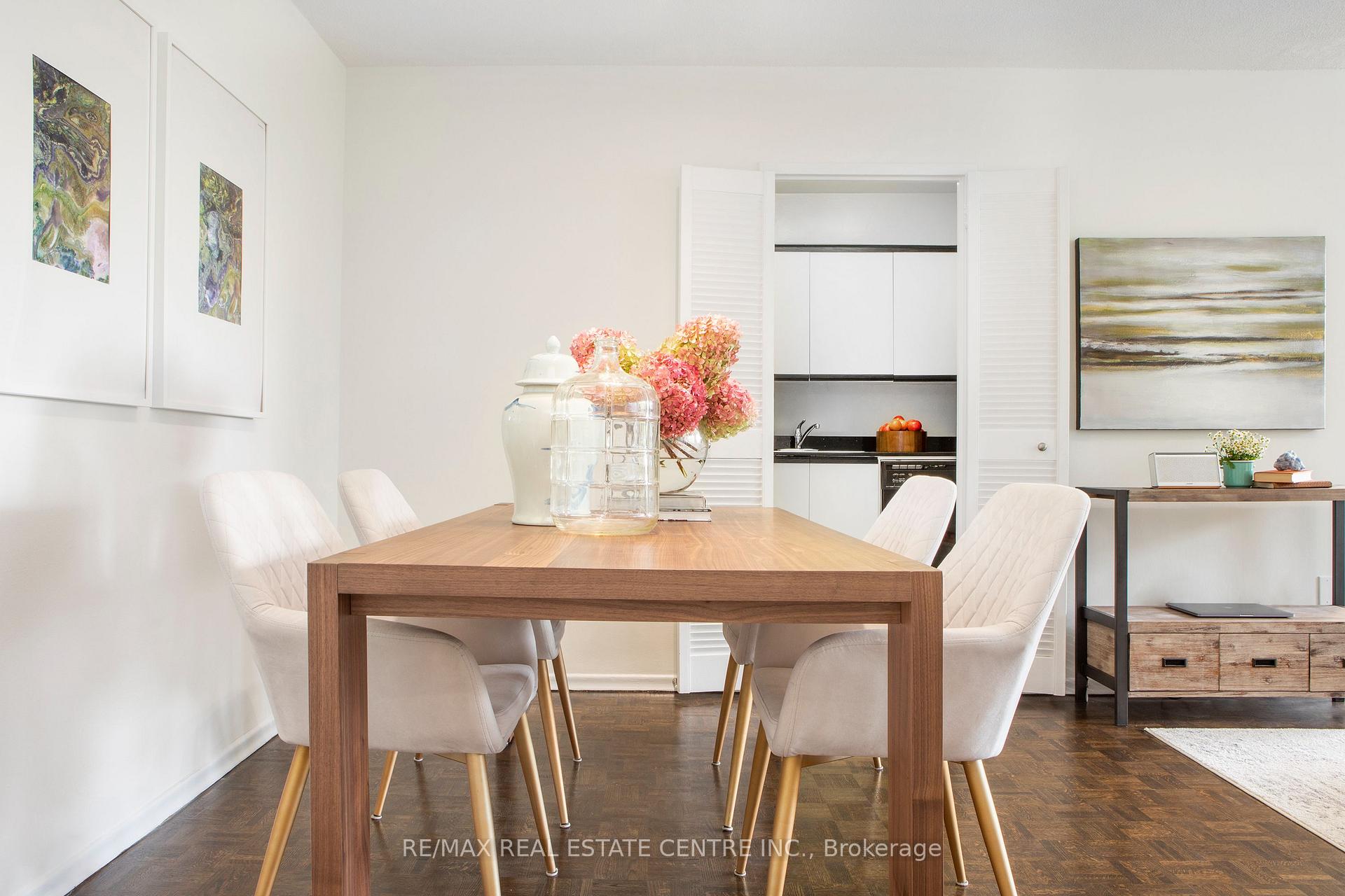 Photo 8 of Unit 2201, 100 Graydon Hall Drive, North York, Parkwoods-Donalda — HOMEH