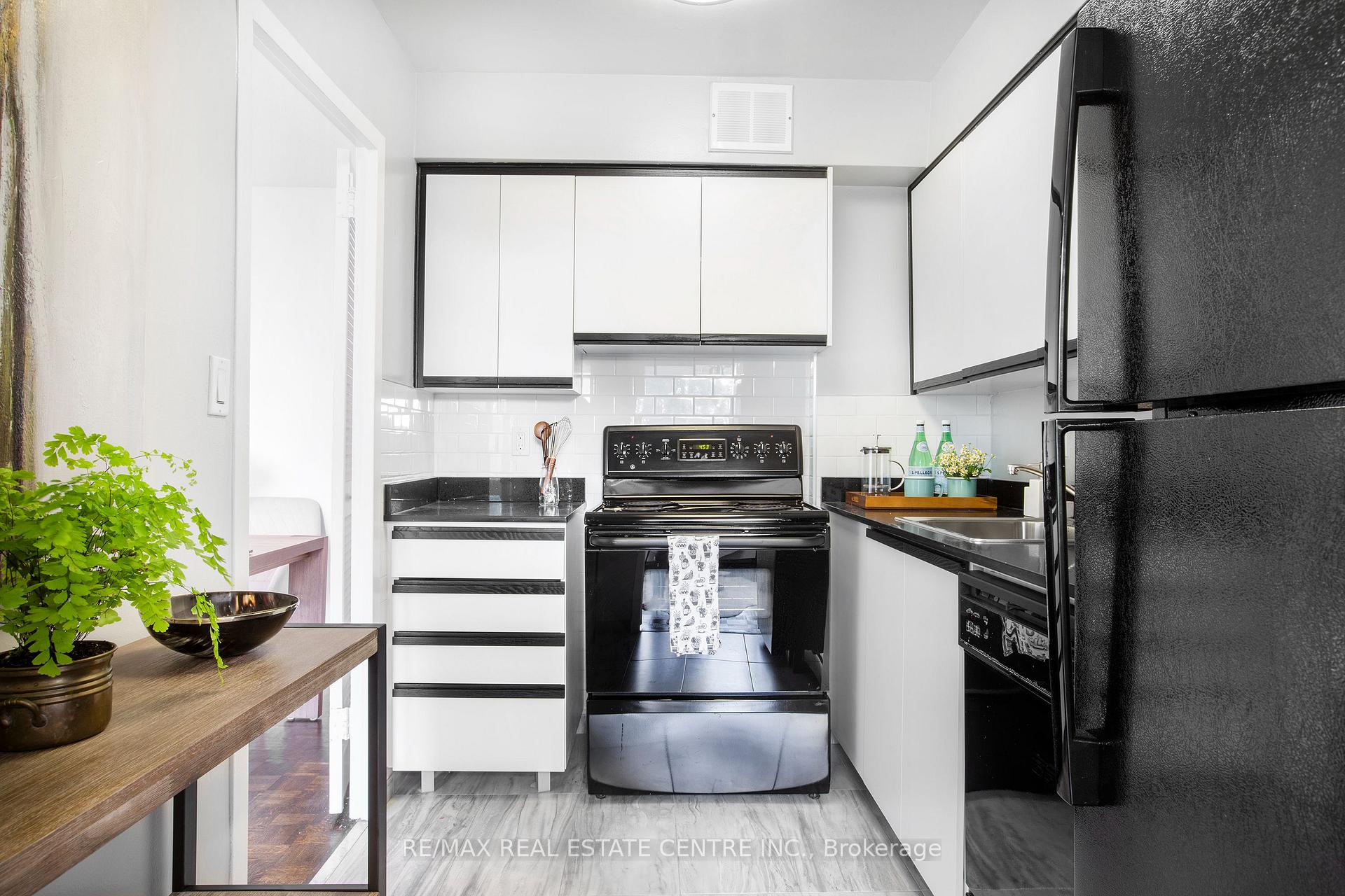 Photo 13 of Unit 2201, 100 Graydon Hall Drive, North York, Parkwoods-Donalda — HOMEH
