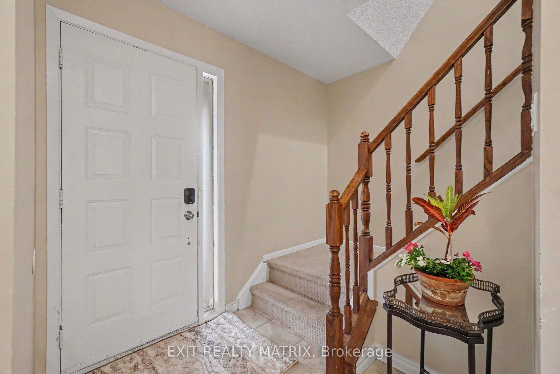Photo 5 of 30 Bartley Crescent, Ottawa, Barrhaven - On the Green — HOMEH