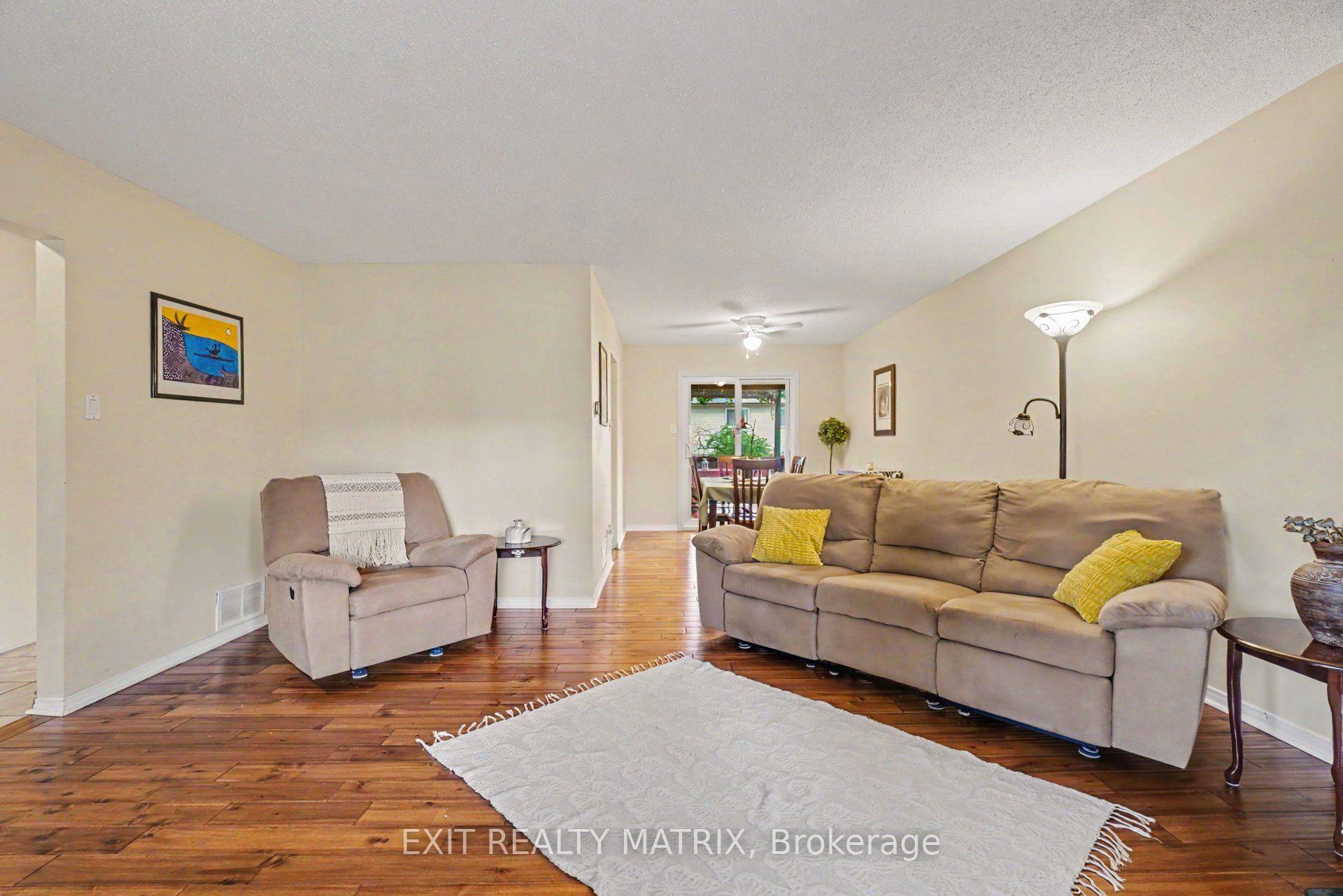 Photo 7 of 30 Bartley Crescent, Ottawa, Barrhaven - On the Green — HOMEH