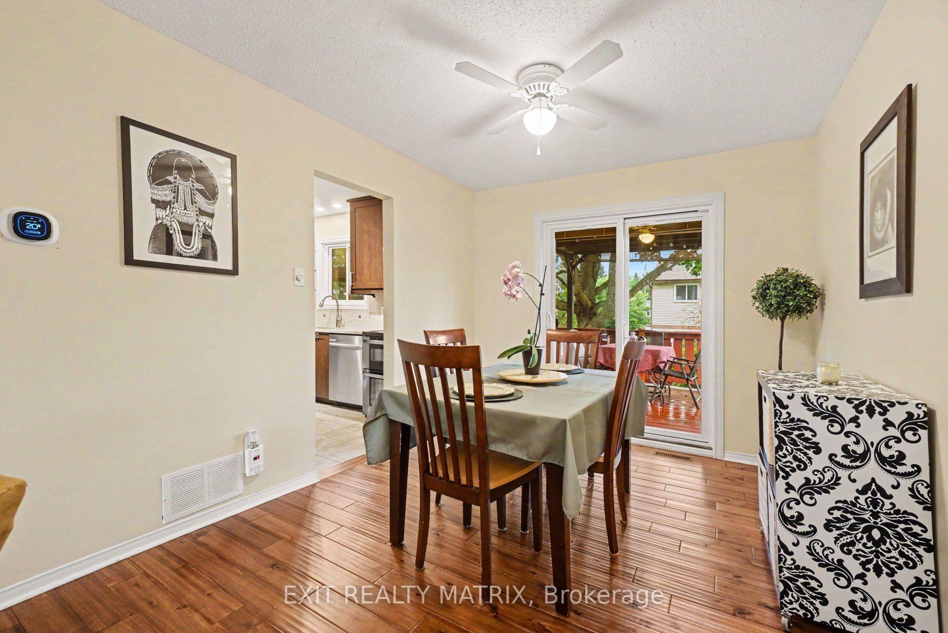 Photo 10 of 30 Bartley Crescent, Ottawa, Barrhaven - On the Green — HOMEH