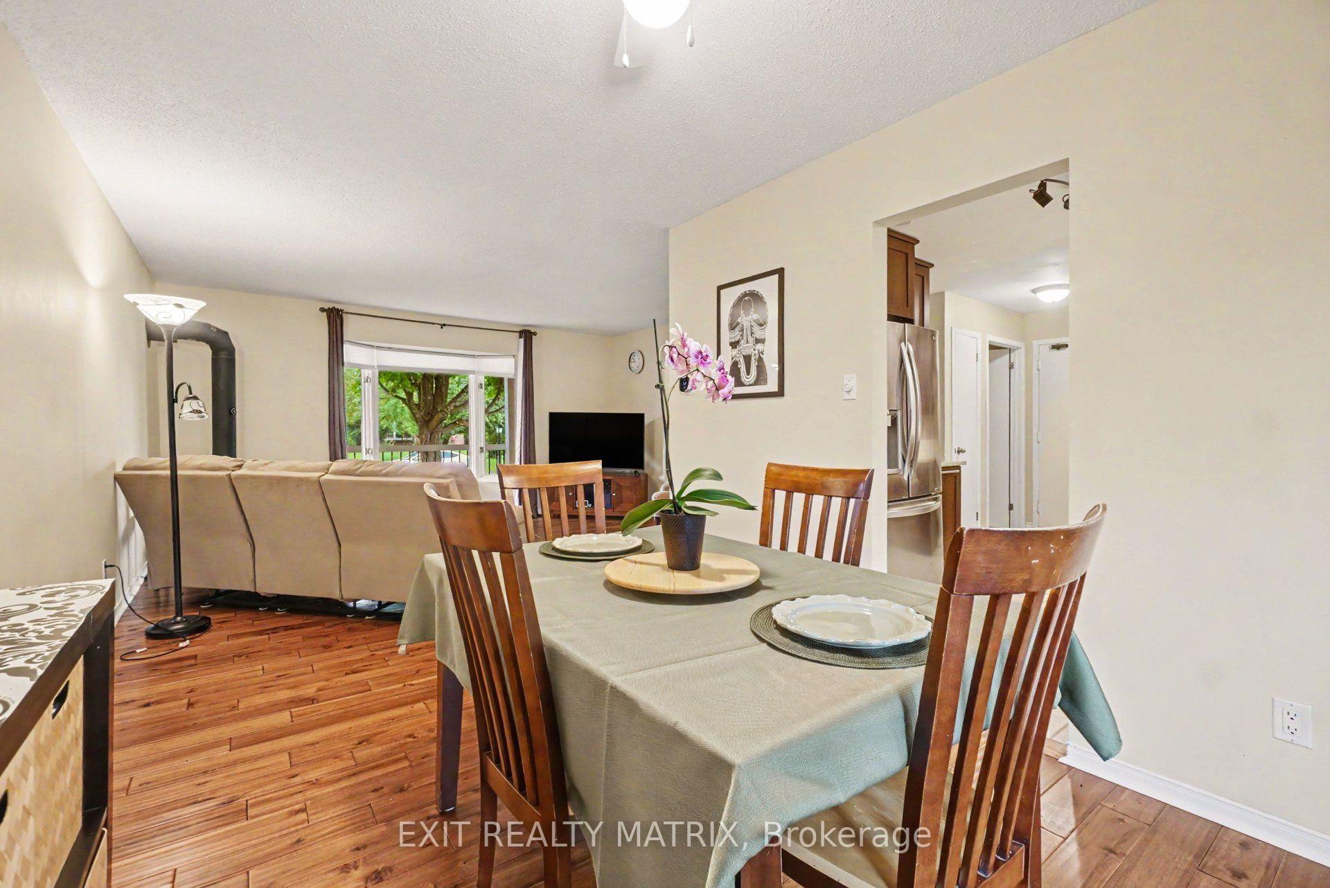 Photo 11 of 30 Bartley Crescent, Ottawa, Barrhaven - On the Green — HOMEH
