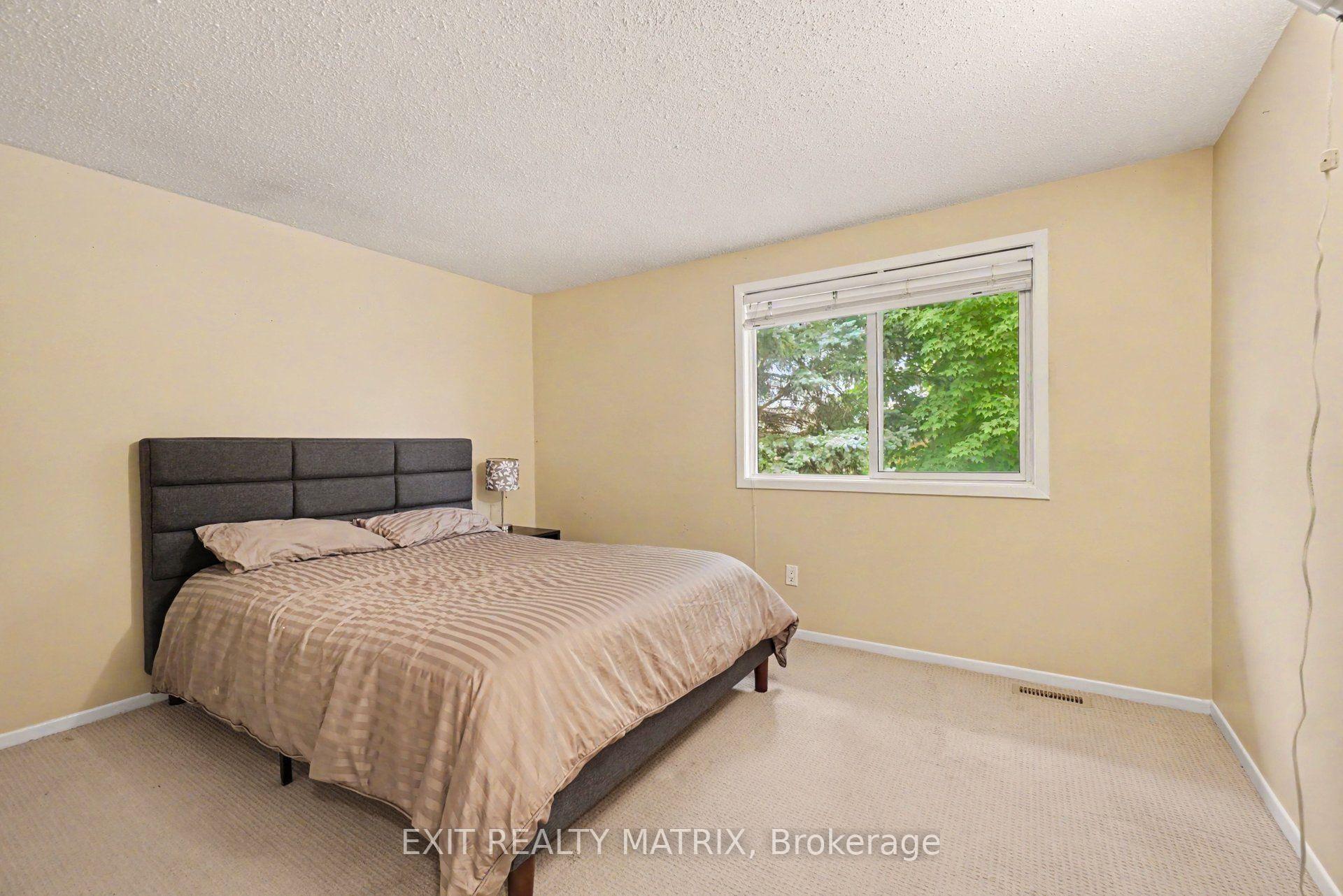 Photo 18 of 30 Bartley Crescent, Ottawa, Barrhaven - On the Green — HOMEH
