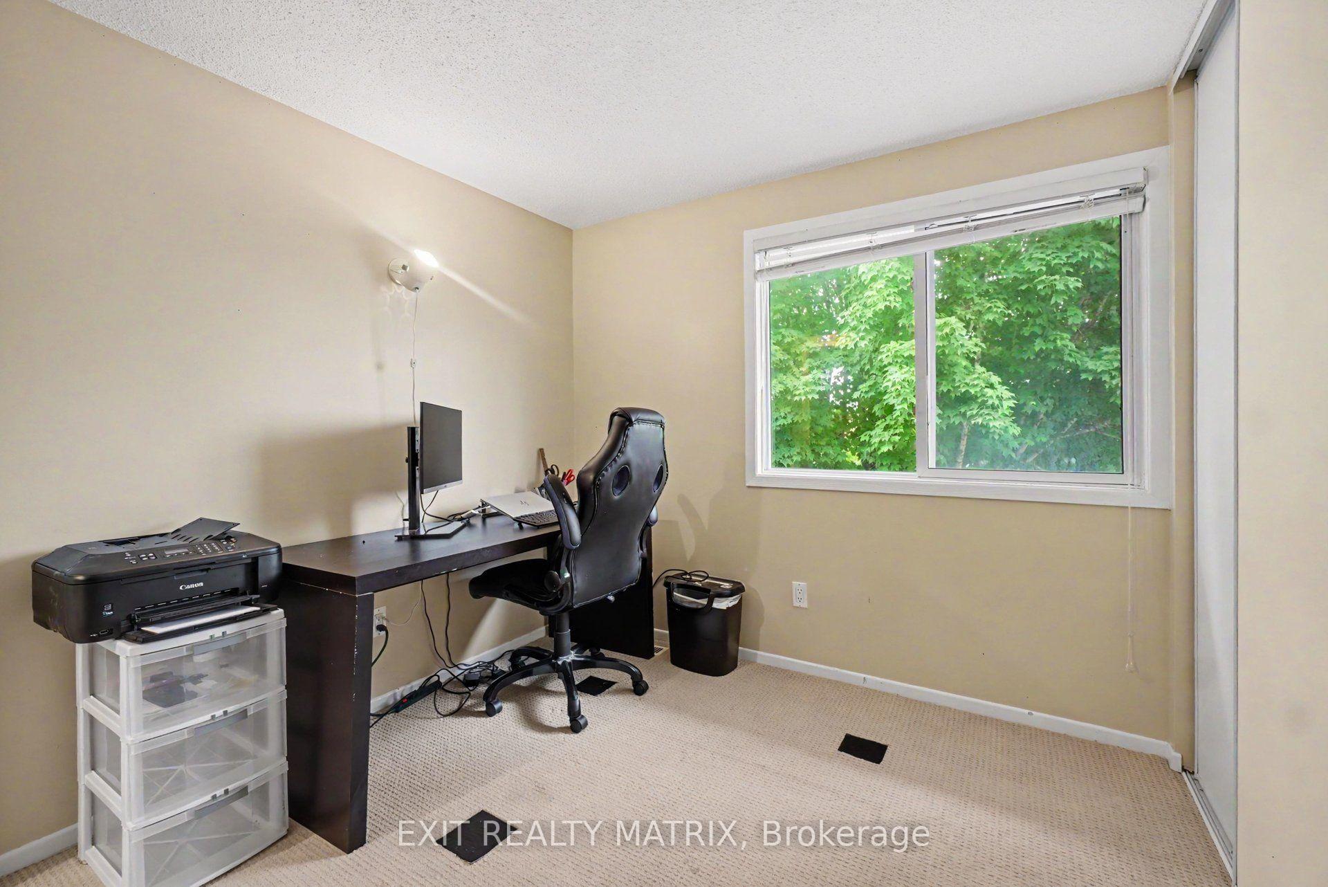 Photo 21 of 30 Bartley Crescent, Ottawa, Barrhaven - On the Green — HOMEH