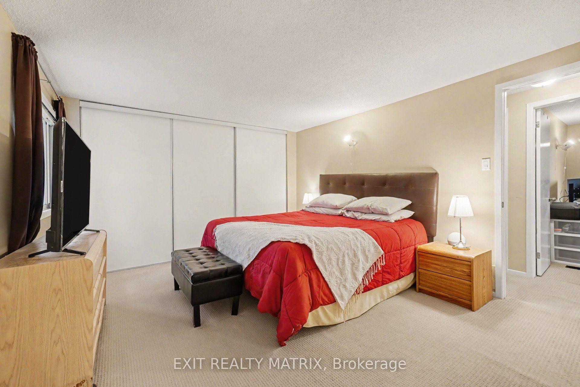 Photo 22 of 30 Bartley Crescent, Ottawa, Barrhaven - On the Green — HOMEH