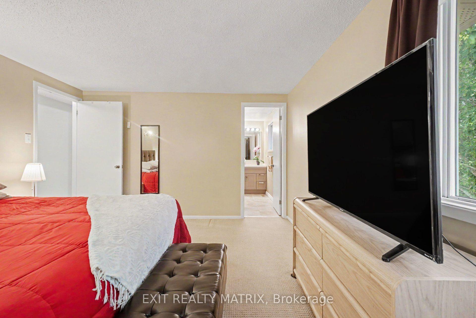 Photo 23 of 30 Bartley Crescent, Ottawa, Barrhaven - On the Green — HOMEH