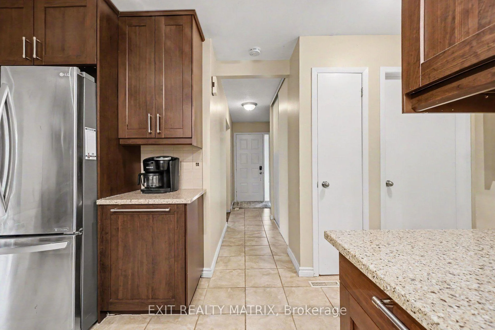 Photo 14 of 30 Bartley Crescent, Ottawa, Barrhaven - On the Green — HOMEH