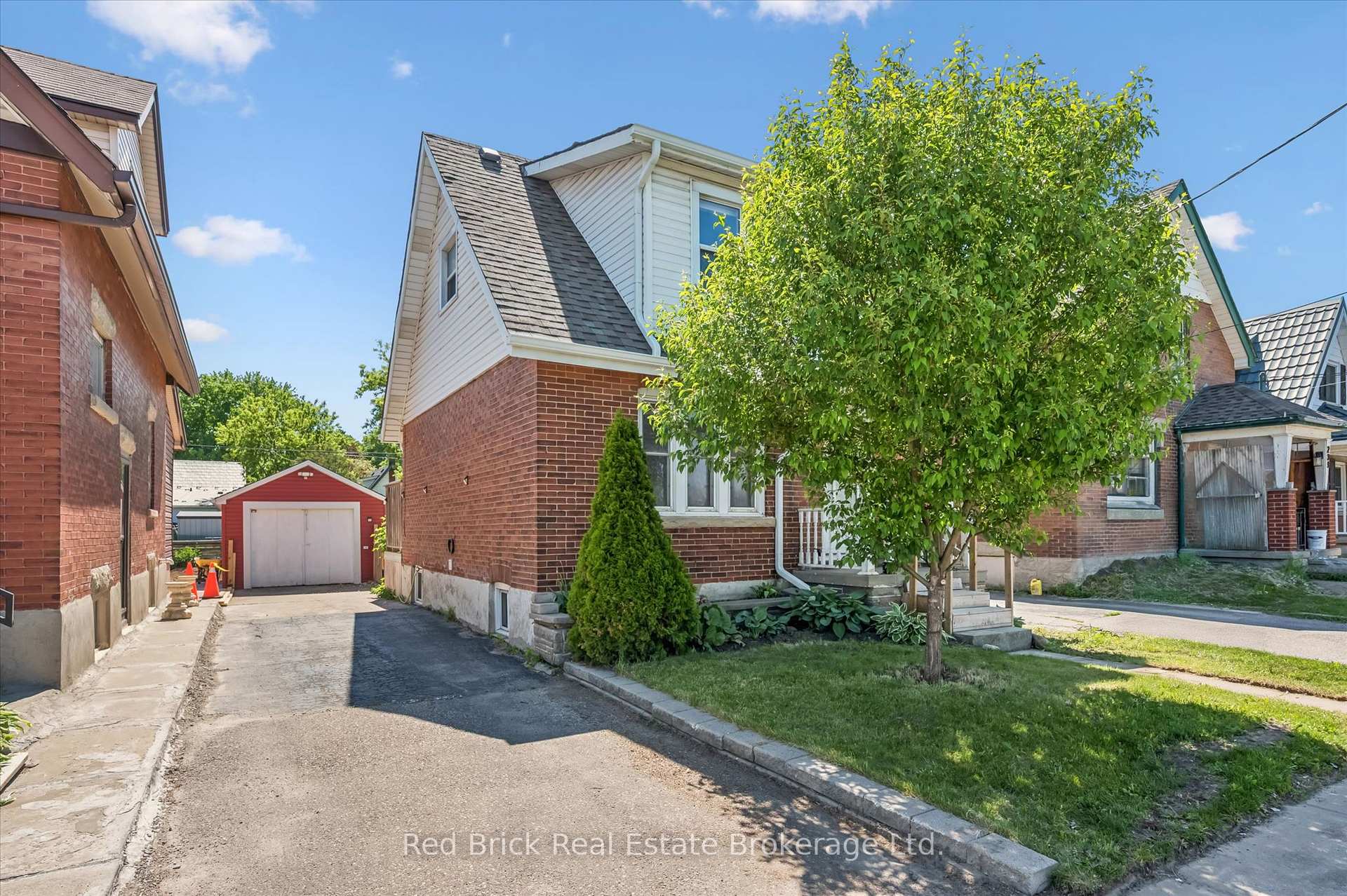 Photo 3 of 241 Victoria Road S, Guelph, St. Patrick's Ward — HOMEH