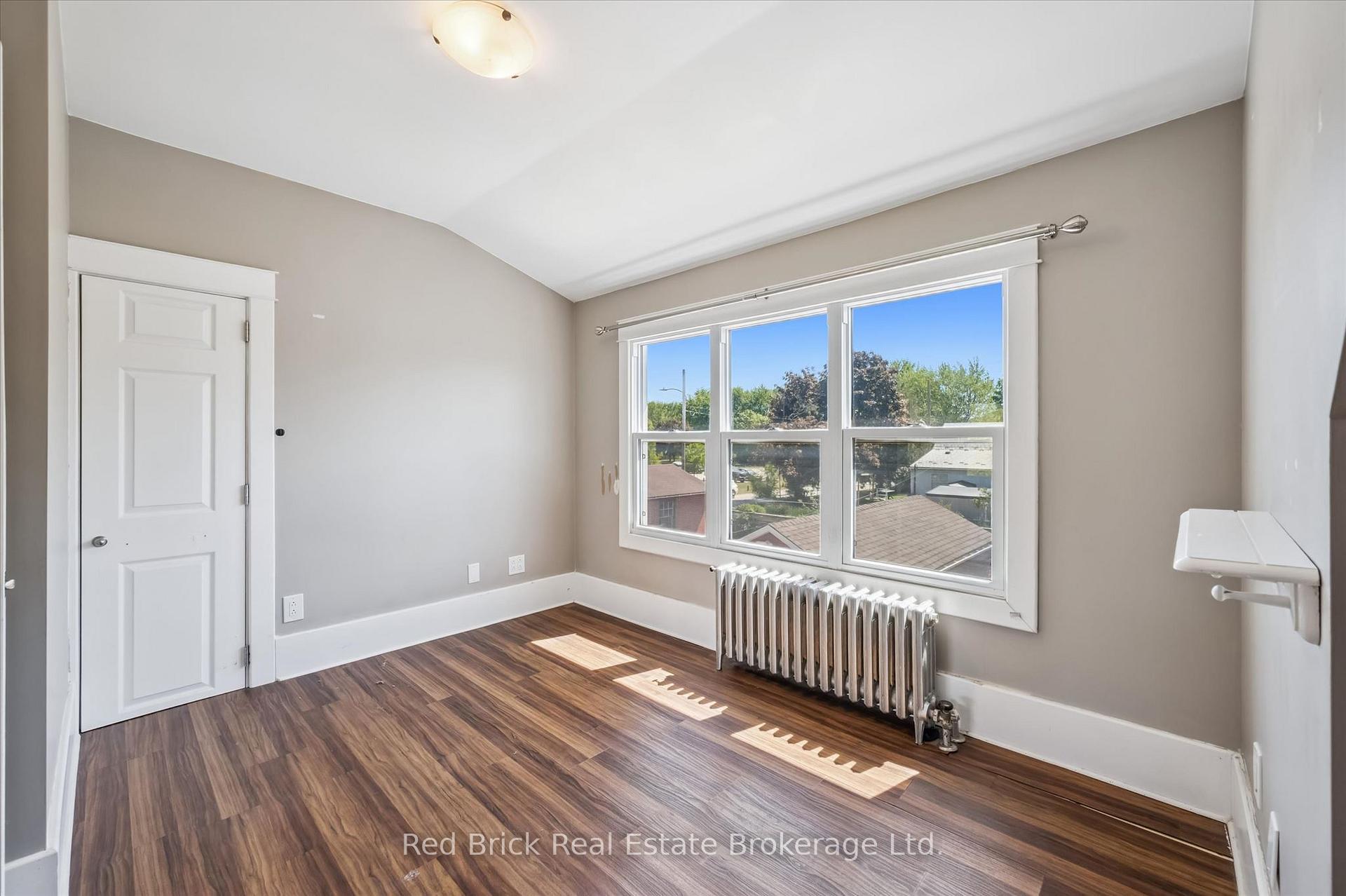 Photo 18 of 241 Victoria Road S, Guelph, St. Patrick's Ward — HOMEH