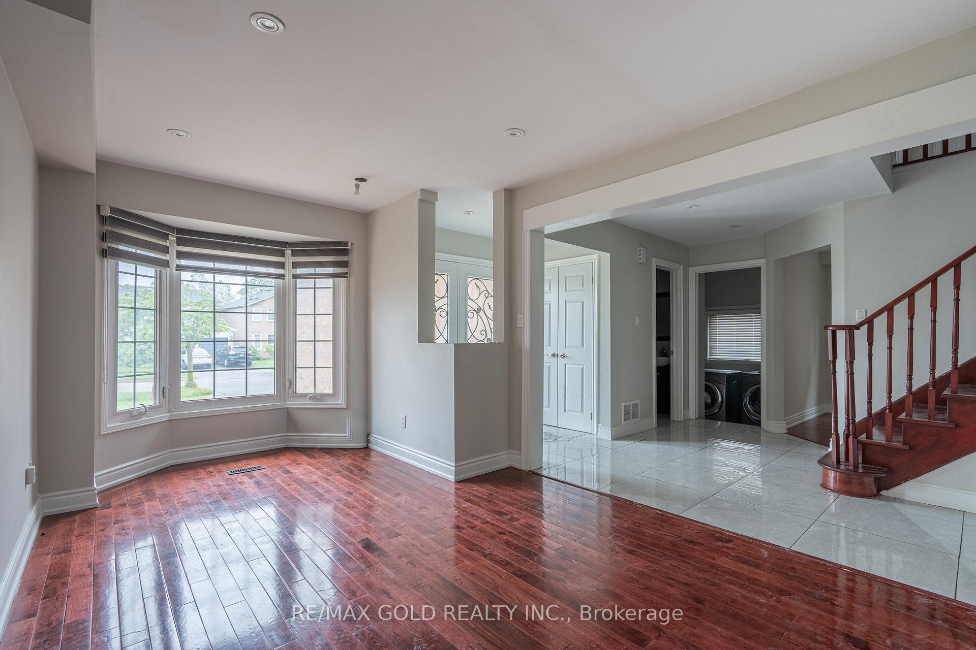 Photo 7 of 71 Ravenswood Drive, Brampton, Fletcher's Creek South — HOMEH