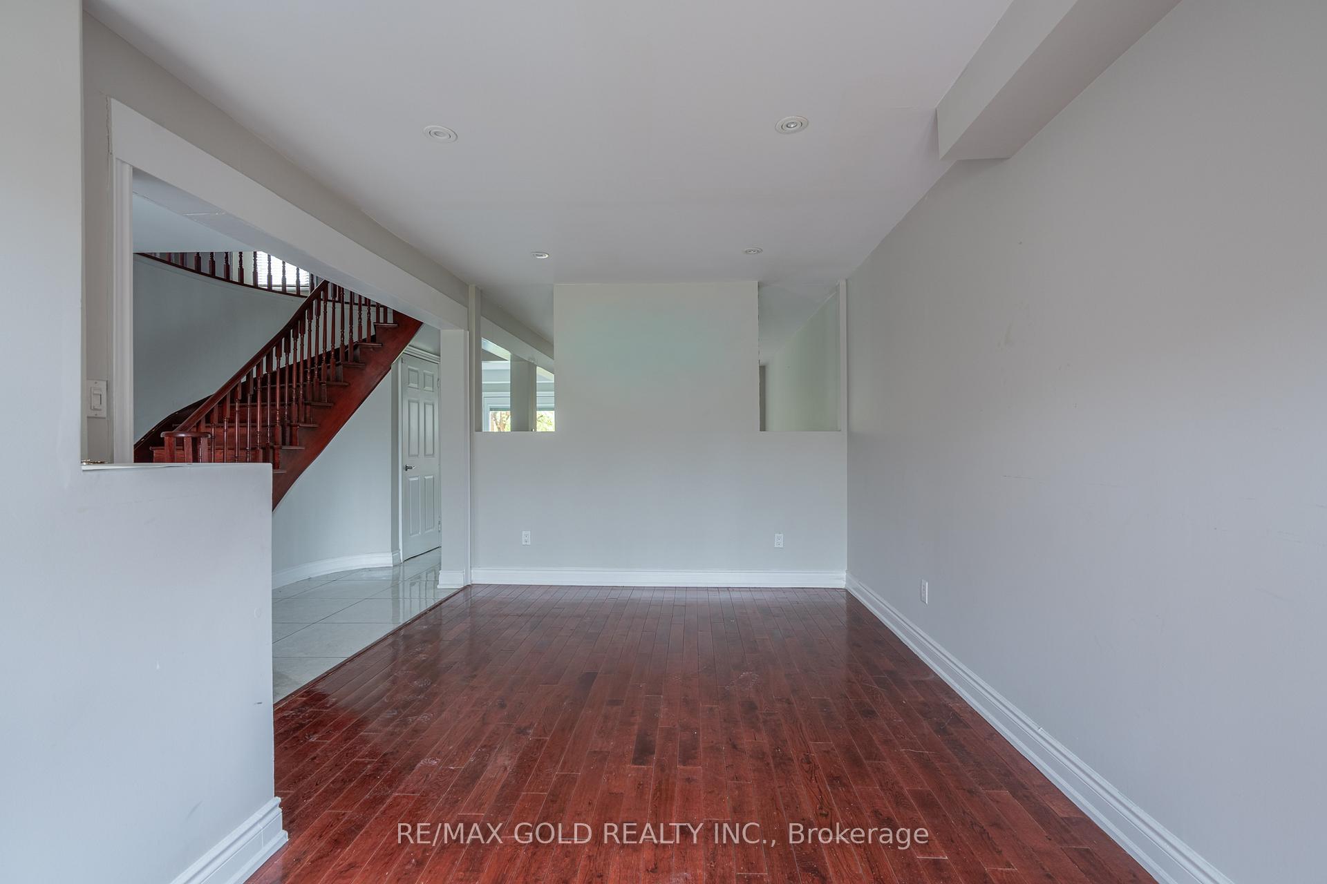 Photo 8 of 71 Ravenswood Drive, Brampton, Fletcher's Creek South — HOMEH