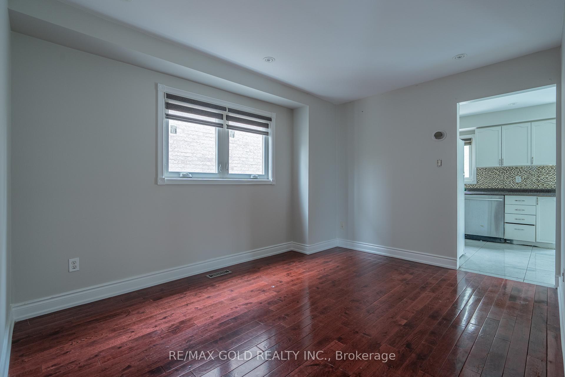 Photo 10 of 71 Ravenswood Drive, Brampton, Fletcher's Creek South — HOMEH