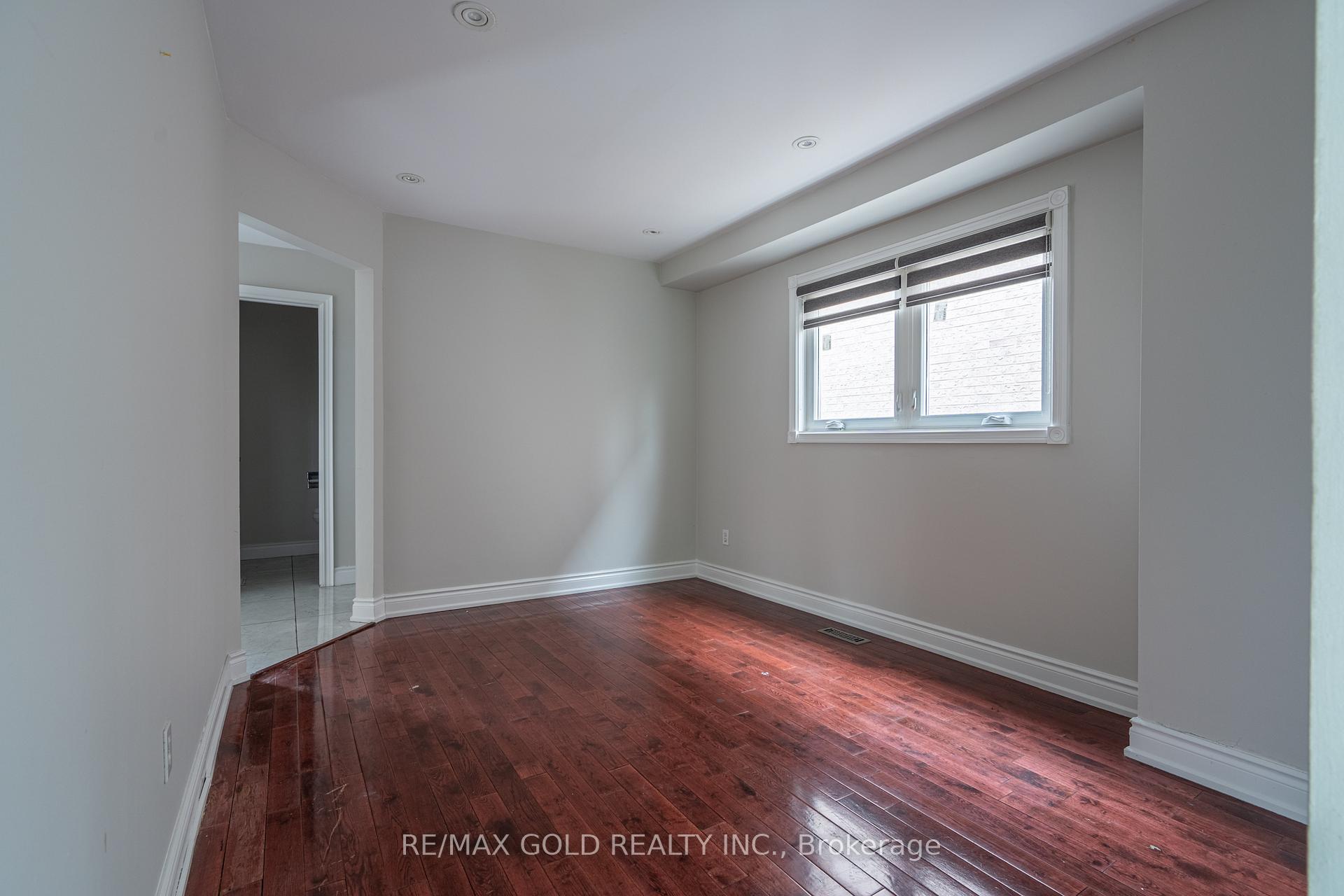 Photo 11 of 71 Ravenswood Drive, Brampton, Fletcher's Creek South — HOMEH