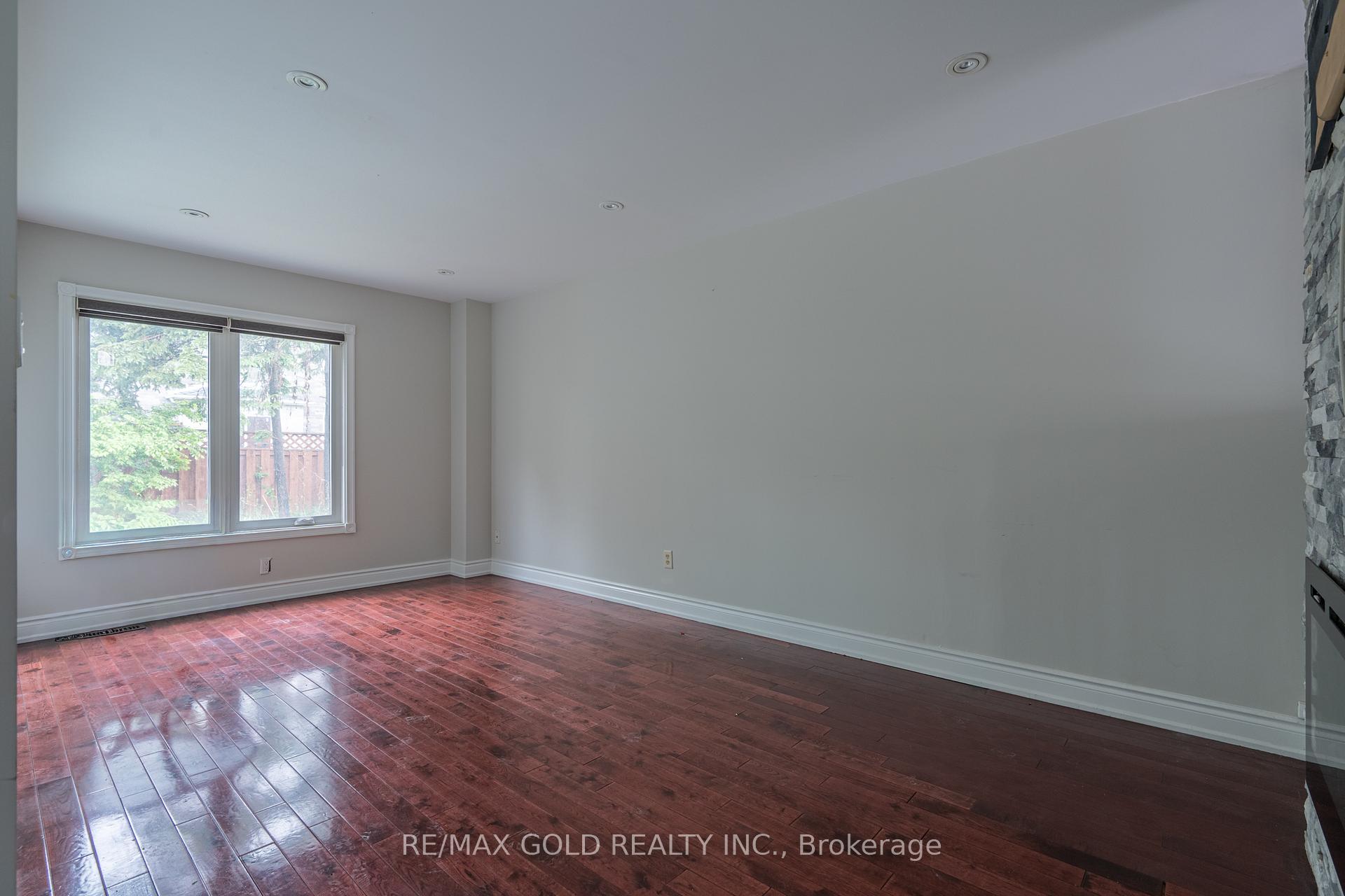 Photo 12 of 71 Ravenswood Drive, Brampton, Fletcher's Creek South — HOMEH