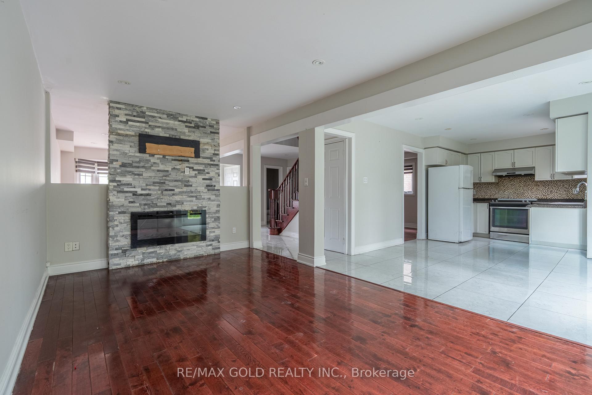 Photo 14 of 71 Ravenswood Drive, Brampton, Fletcher's Creek South — HOMEH