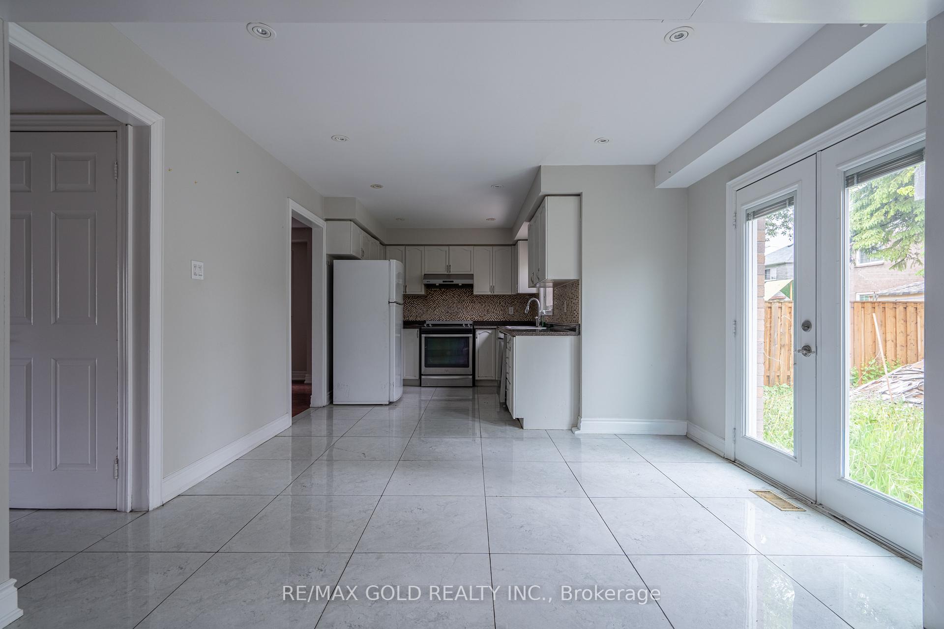 Photo 15 of 71 Ravenswood Drive, Brampton, Fletcher's Creek South — HOMEH