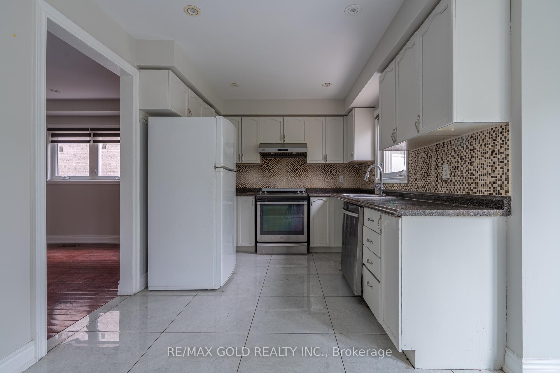 Photo 16 of 71 Ravenswood Drive, Brampton, Fletcher's Creek South — HOMEH