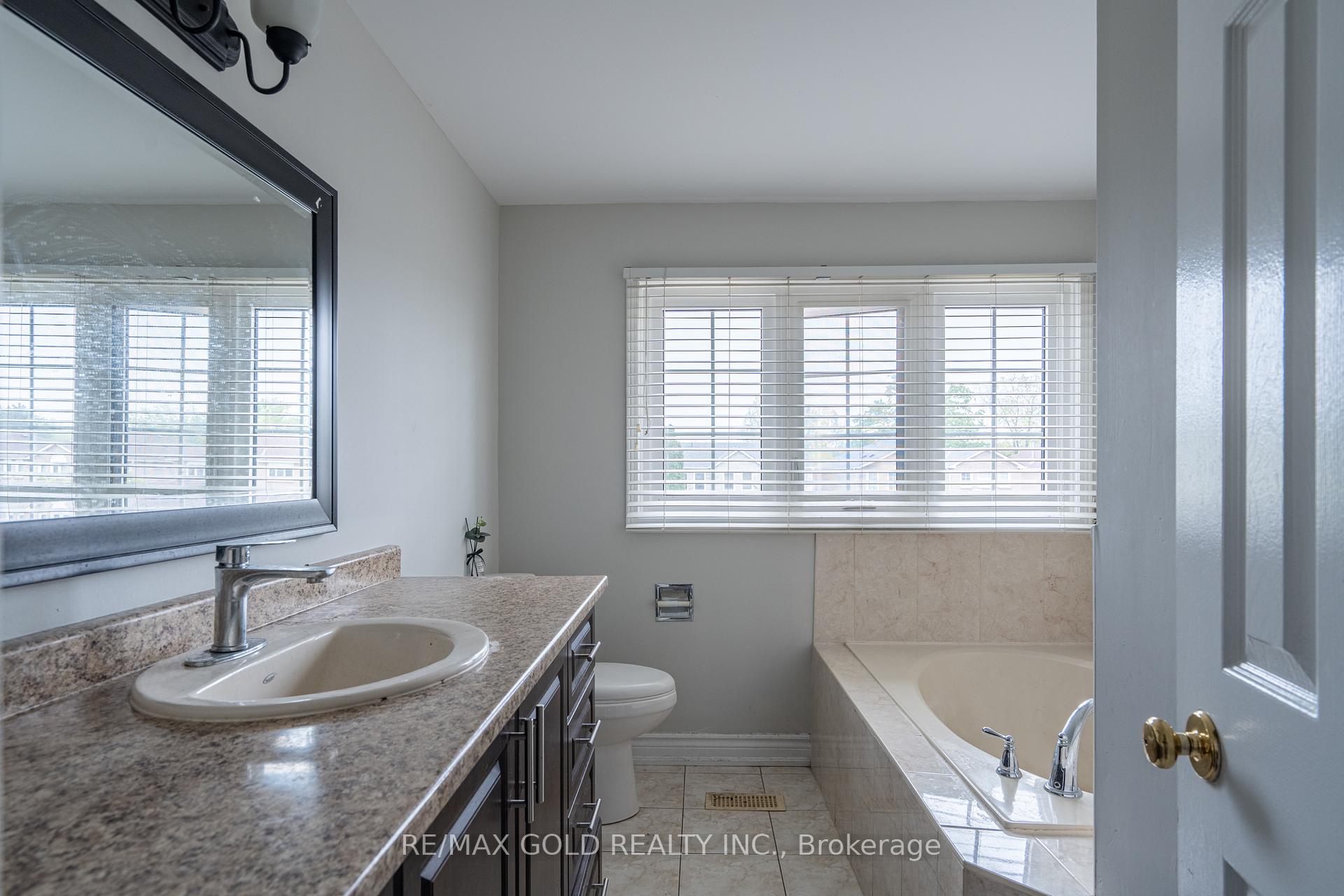 Photo 24 of 71 Ravenswood Drive, Brampton, Fletcher's Creek South — HOMEH