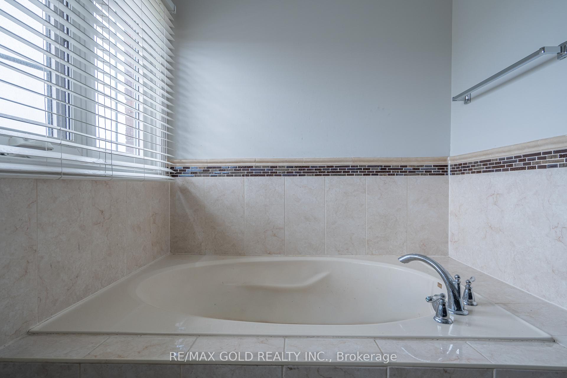 Photo 25 of 71 Ravenswood Drive, Brampton, Fletcher's Creek South — HOMEH