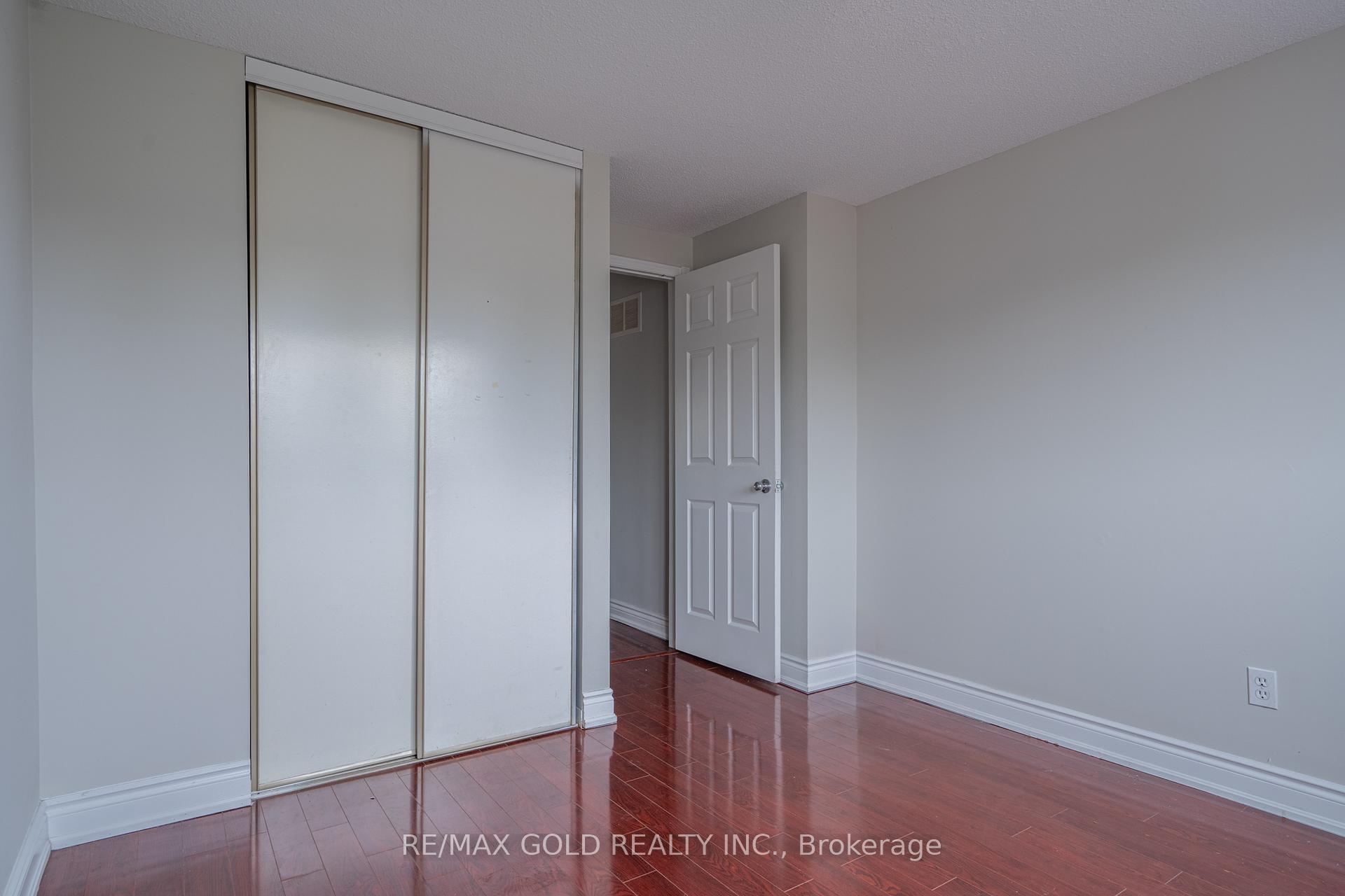 Photo 35 of 71 Ravenswood Drive, Brampton, Fletcher's Creek South — HOMEH