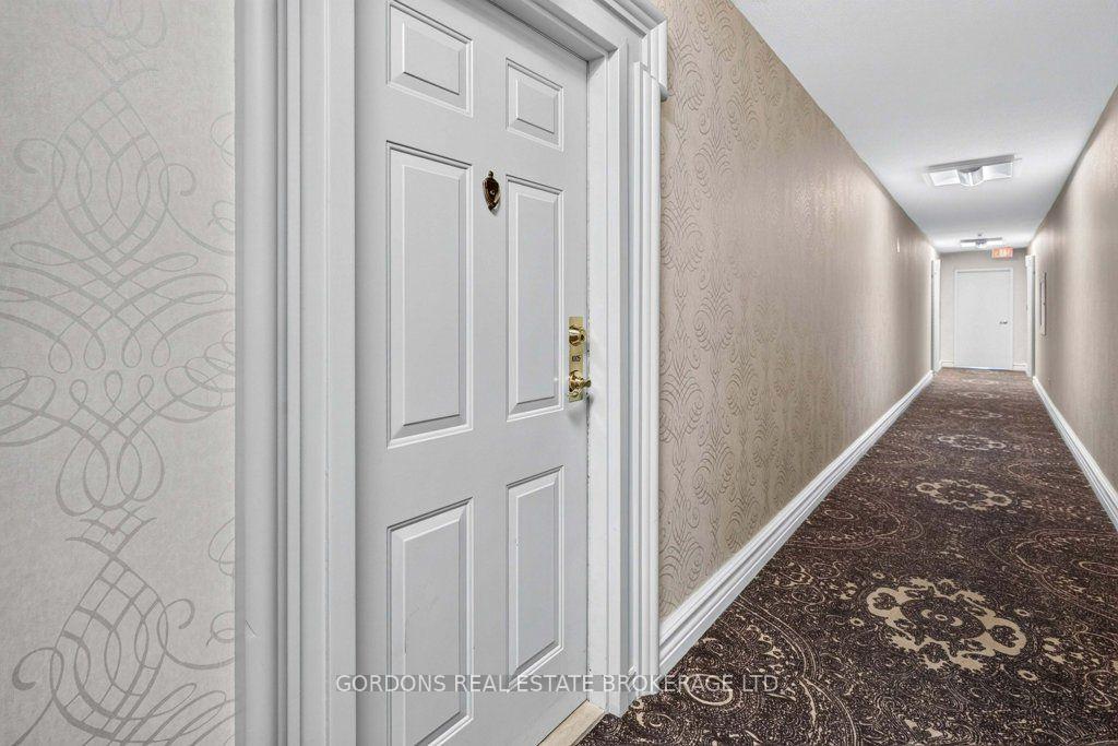 Photo 8 of Unit 1005, 1000 King Street W, Kingston, Central City West — HOMEH