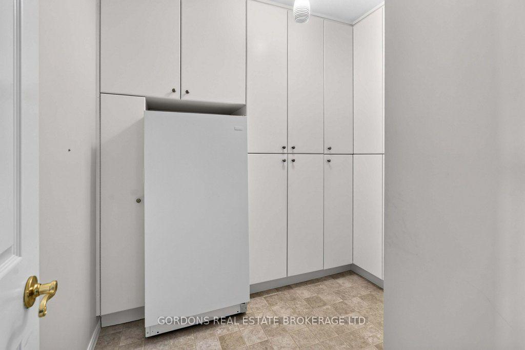 Photo 12 of Unit 1005, 1000 King Street W, Kingston, Central City West — HOMEH