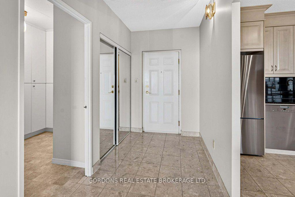Photo 13 of Unit 1005, 1000 King Street W, Kingston, Central City West — HOMEH