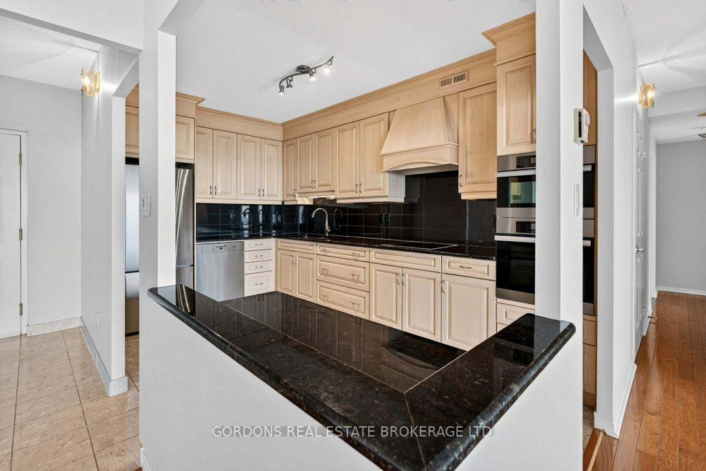 Photo 14 of Unit 1005, 1000 King Street W, Kingston, Central City West — HOMEH
