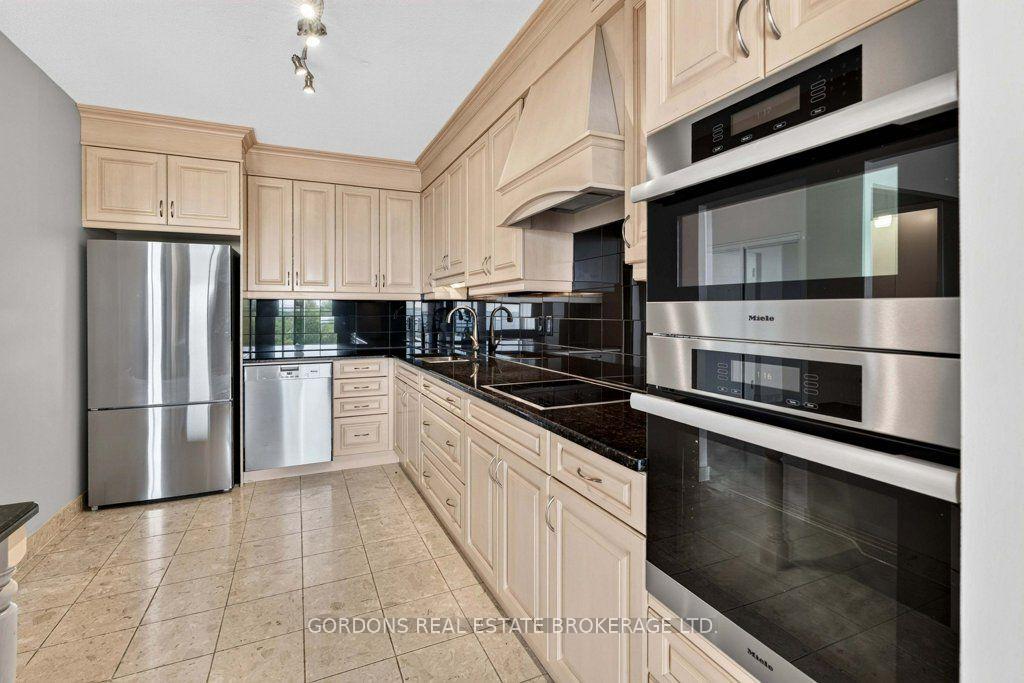 Photo 16 of Unit 1005, 1000 King Street W, Kingston, Central City West — HOMEH