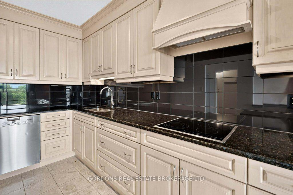 Photo 17 of Unit 1005, 1000 King Street W, Kingston, Central City West — HOMEH