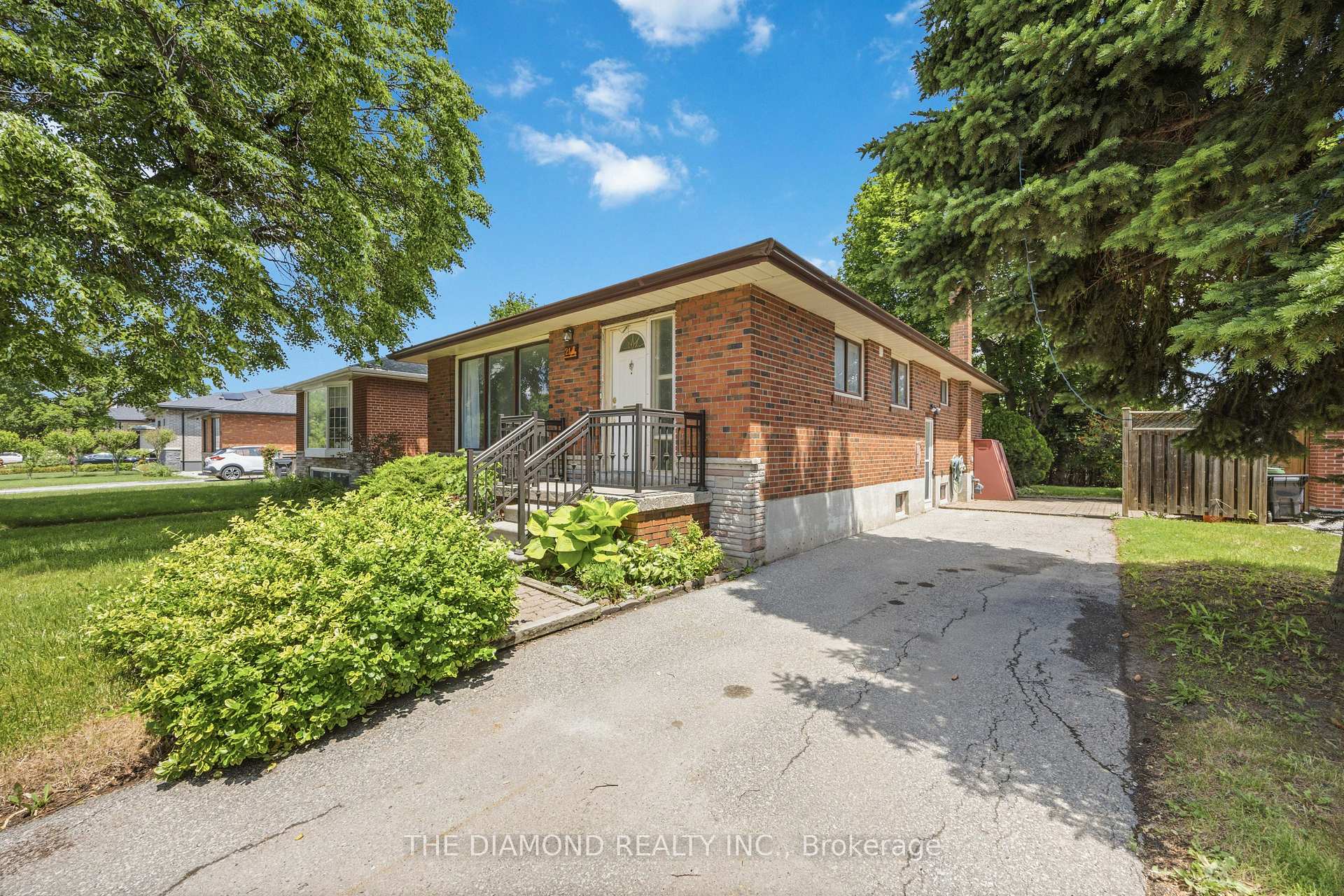 Photo 3 of 21 Jardine Place, Etobicoke, Willowridge-Martingrove-Richview — HOMEH