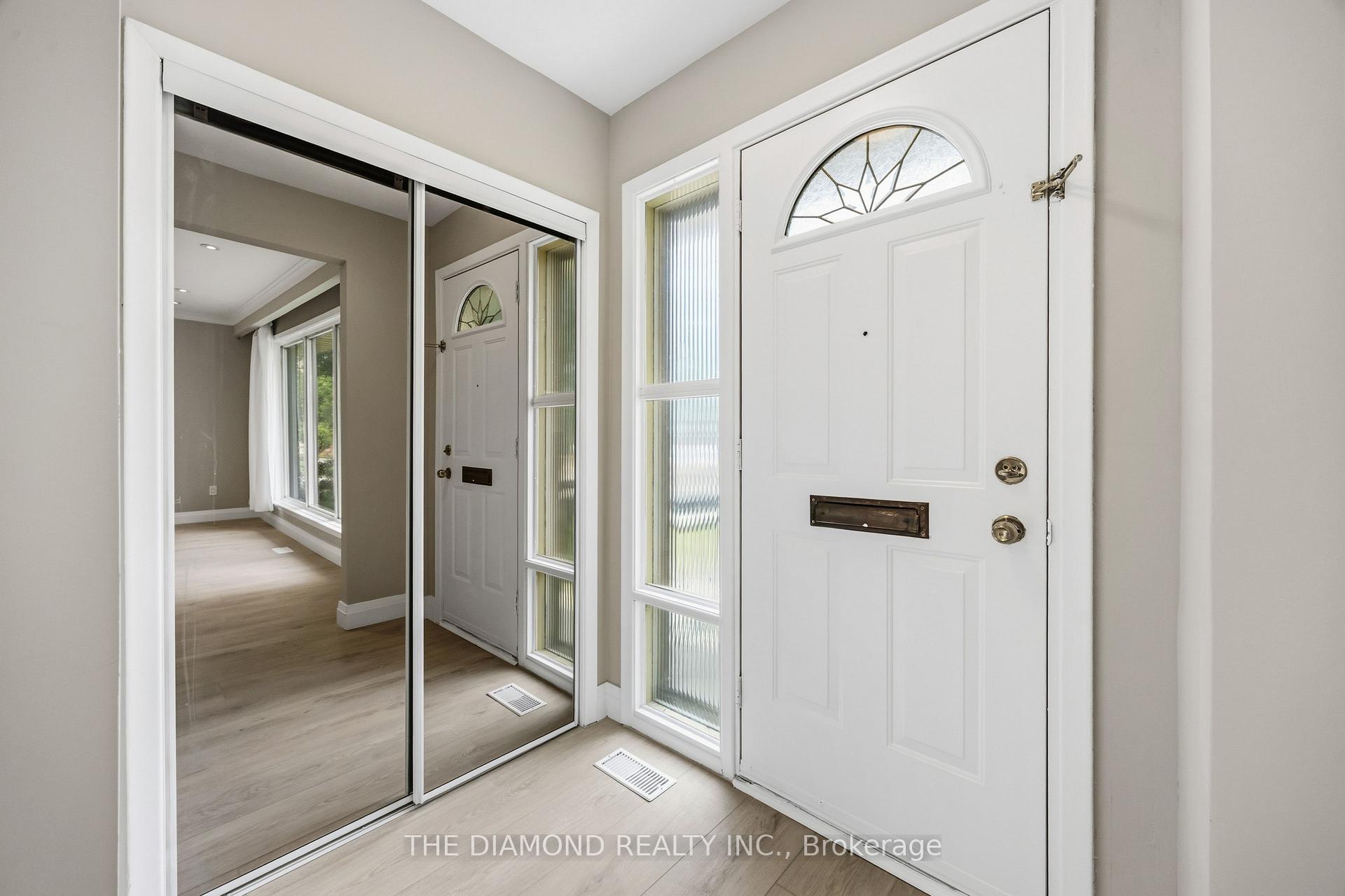 Photo 4 of 21 Jardine Place, Etobicoke, Willowridge-Martingrove-Richview — HOMEH