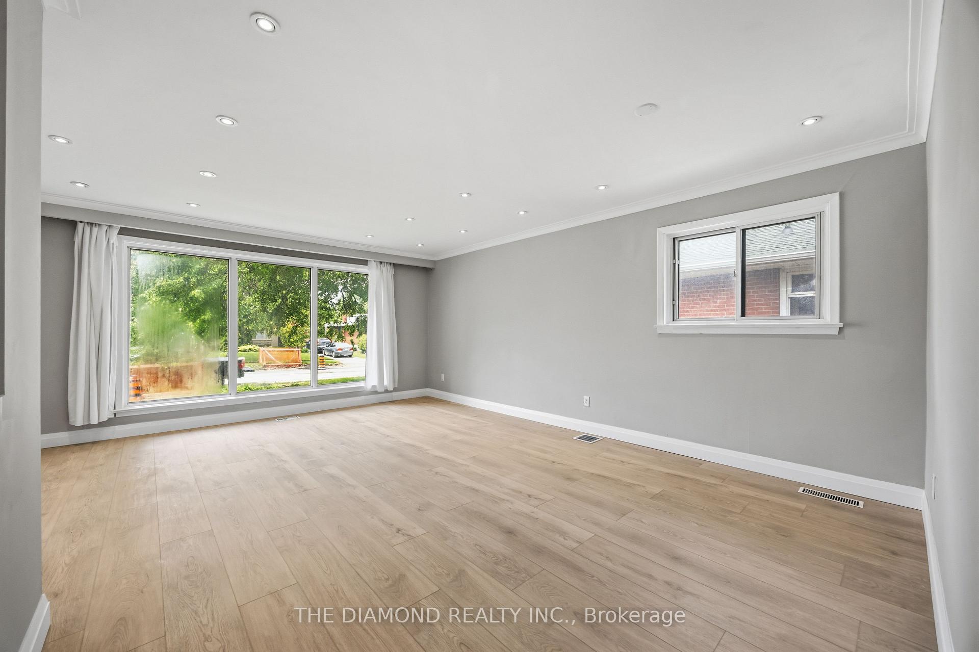 Photo 8 of 21 Jardine Place, Etobicoke, Willowridge-Martingrove-Richview — HOMEH