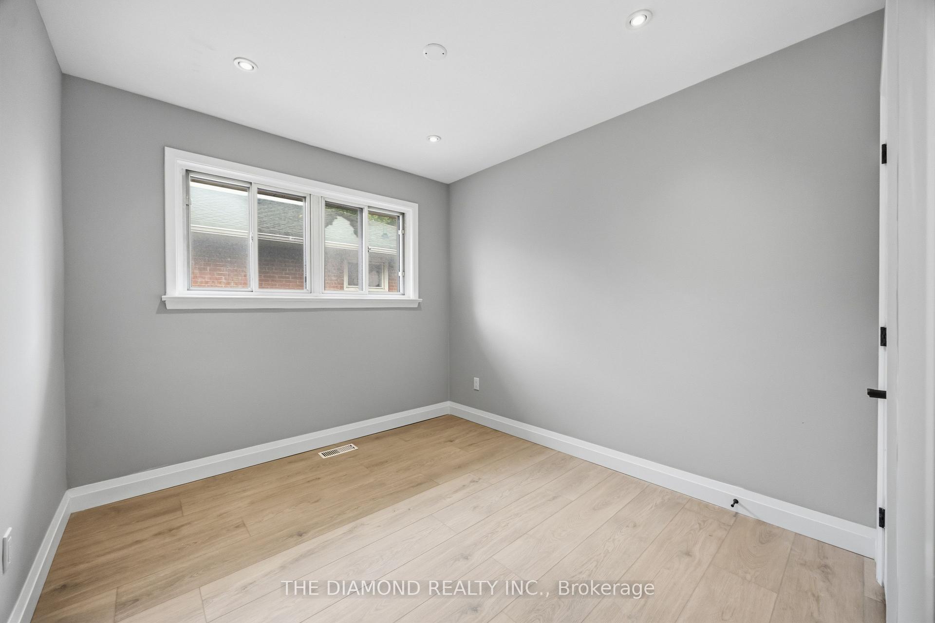 Photo 13 of 21 Jardine Place, Etobicoke, Willowridge-Martingrove-Richview — HOMEH