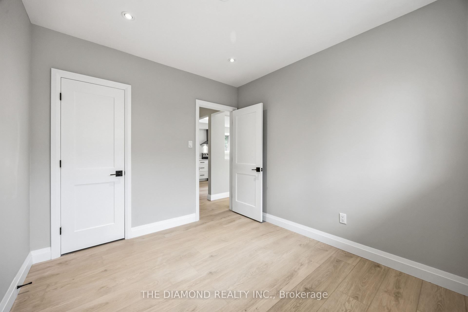Photo 14 of 21 Jardine Place, Etobicoke, Willowridge-Martingrove-Richview — HOMEH