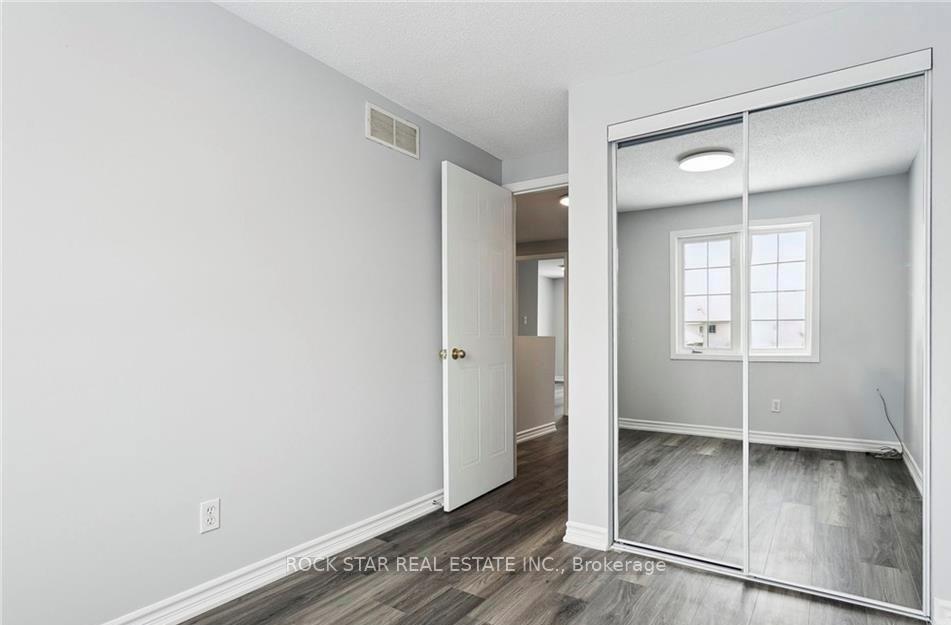 Photo 10 of 159 Henhoeffer Crescent, Kitchener, Larentian West — HOMEH