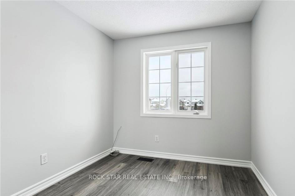 Photo 11 of 159 Henhoeffer Crescent, Kitchener, Larentian West — HOMEH