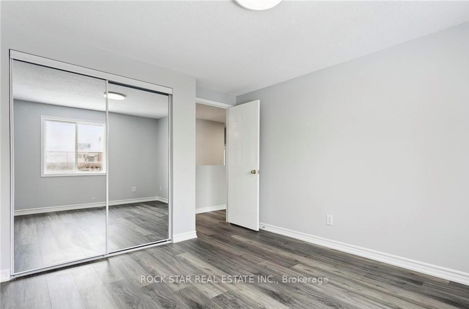 Photo 13 of 159 Henhoeffer Crescent, Kitchener, Larentian West — HOMEH