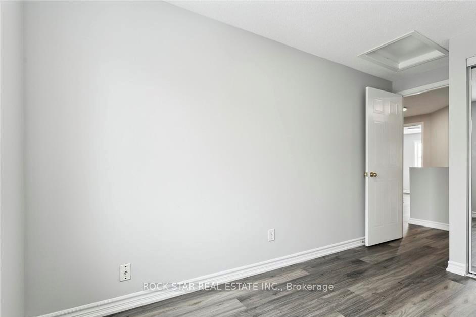 Photo 15 of 159 Henhoeffer Crescent, Kitchener, Larentian West — HOMEH