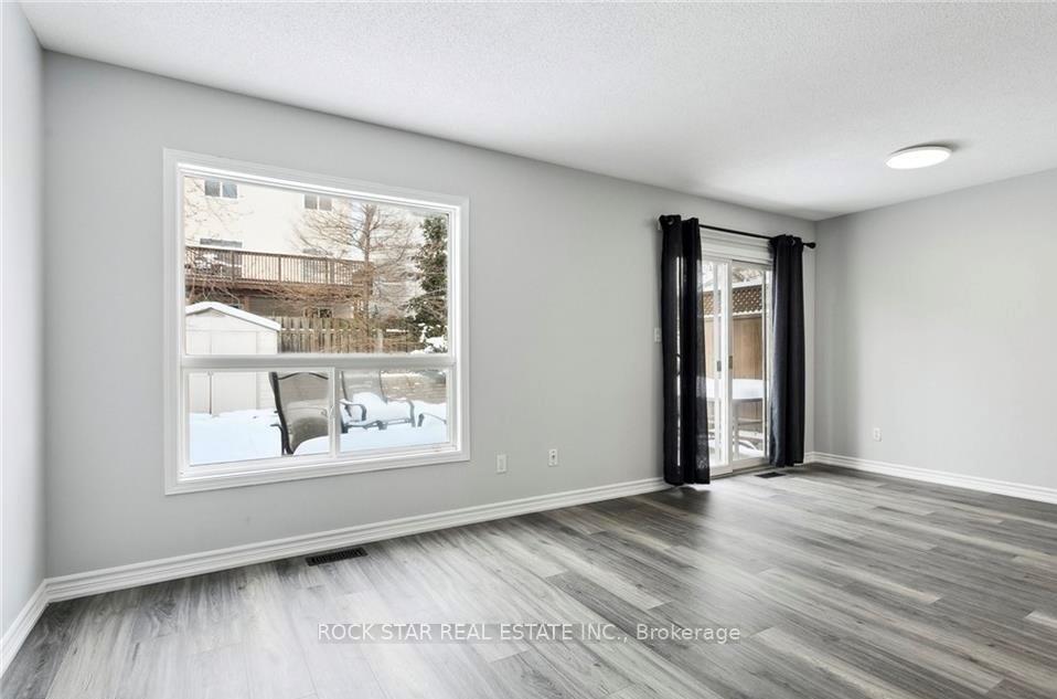 Photo 22 of 159 Henhoeffer Crescent, Kitchener, Larentian West — HOMEH