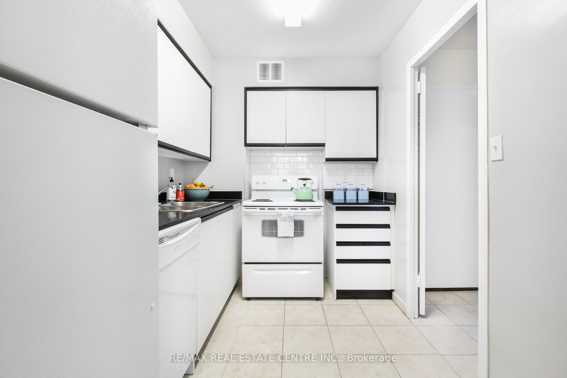Photo 12 of Unit 2410, 100 Graydon Hall Drive, North York, Parkwoods-Donalda — HOMEH