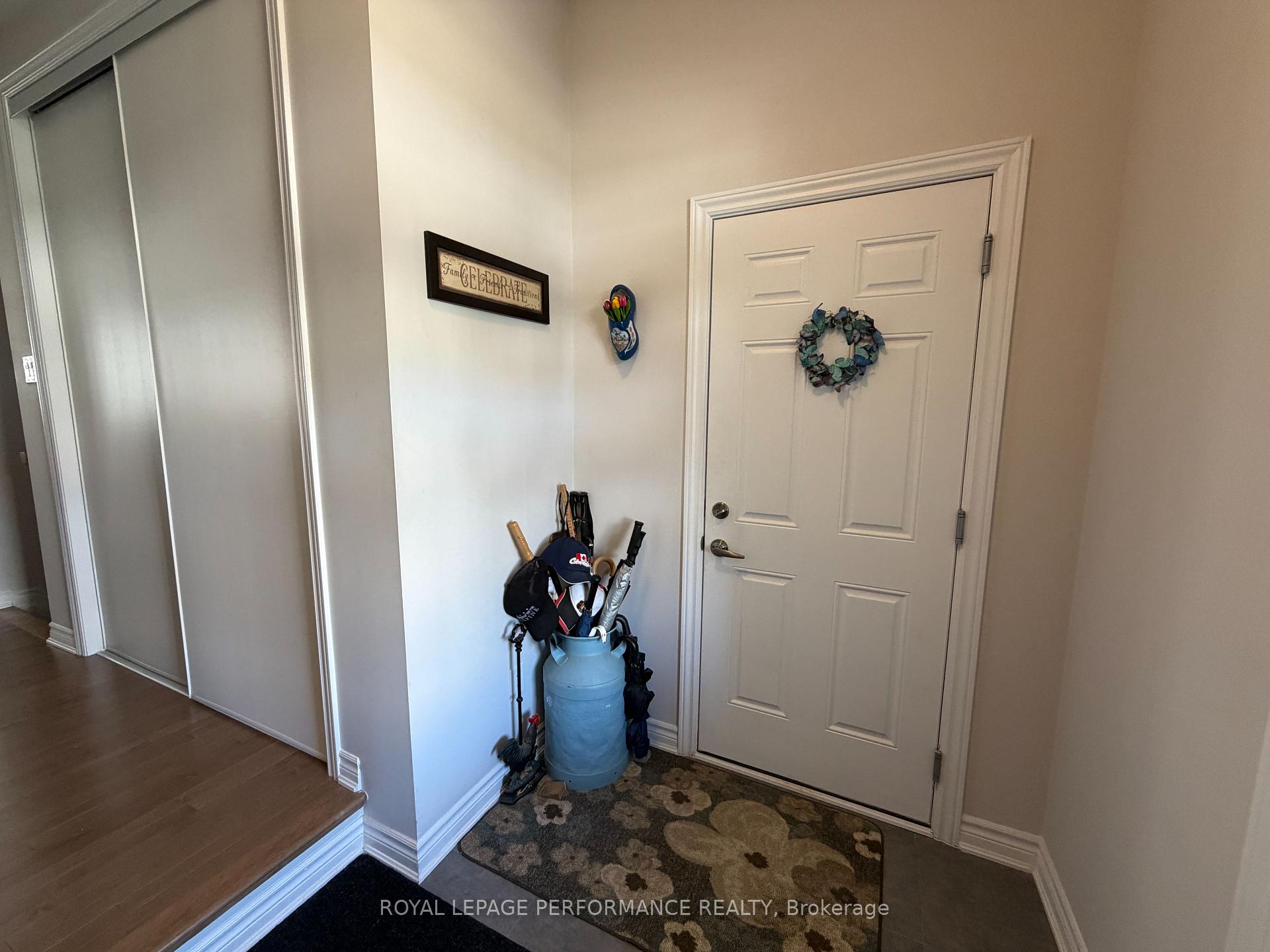 Photo 4 of 83 Latigo Ridge, Ottawa, Richmond — HOMEH
