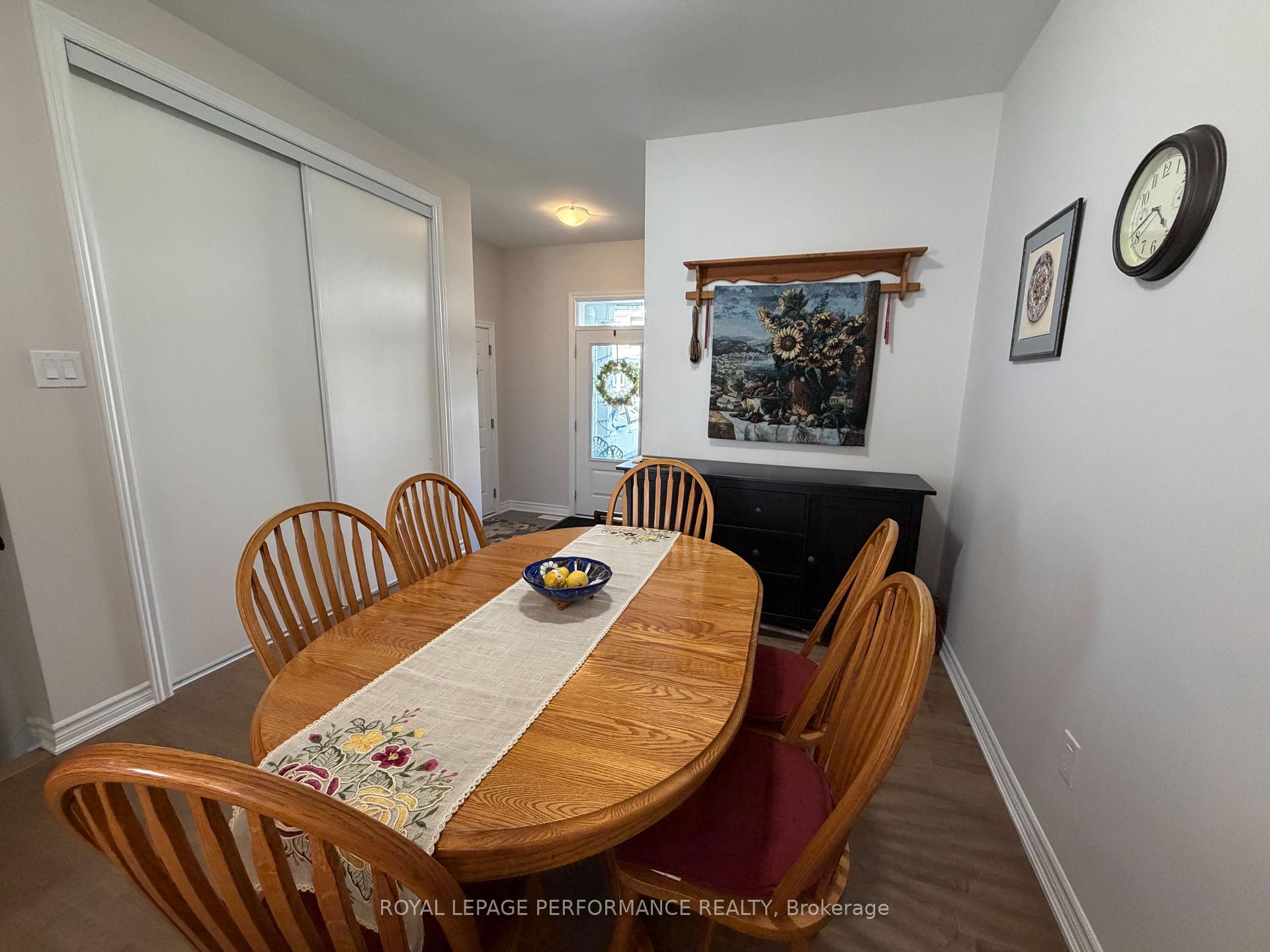 Photo 5 of 83 Latigo Ridge, Ottawa, Richmond — HOMEH
