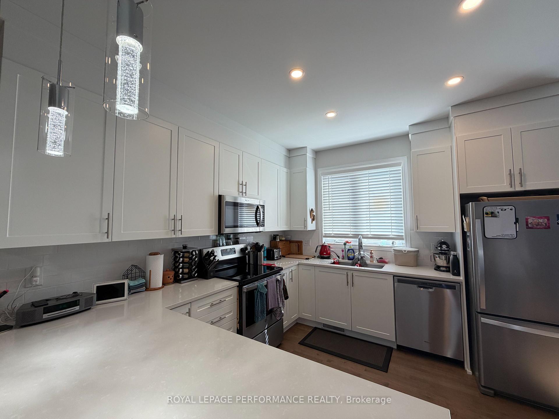 Photo 8 of 83 Latigo Ridge, Ottawa, Richmond — HOMEH