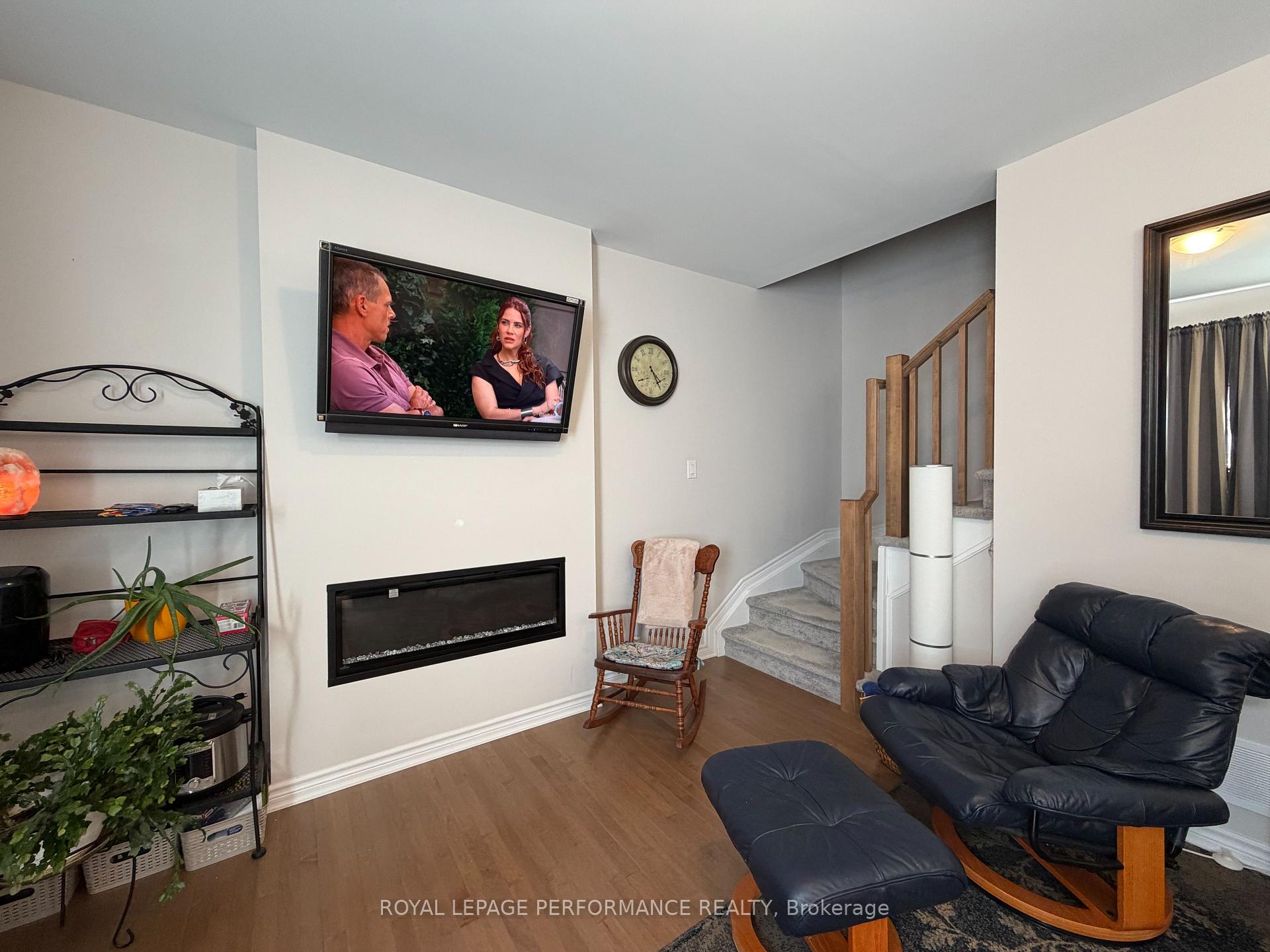 Photo 10 of 83 Latigo Ridge, Ottawa, Richmond — HOMEH
