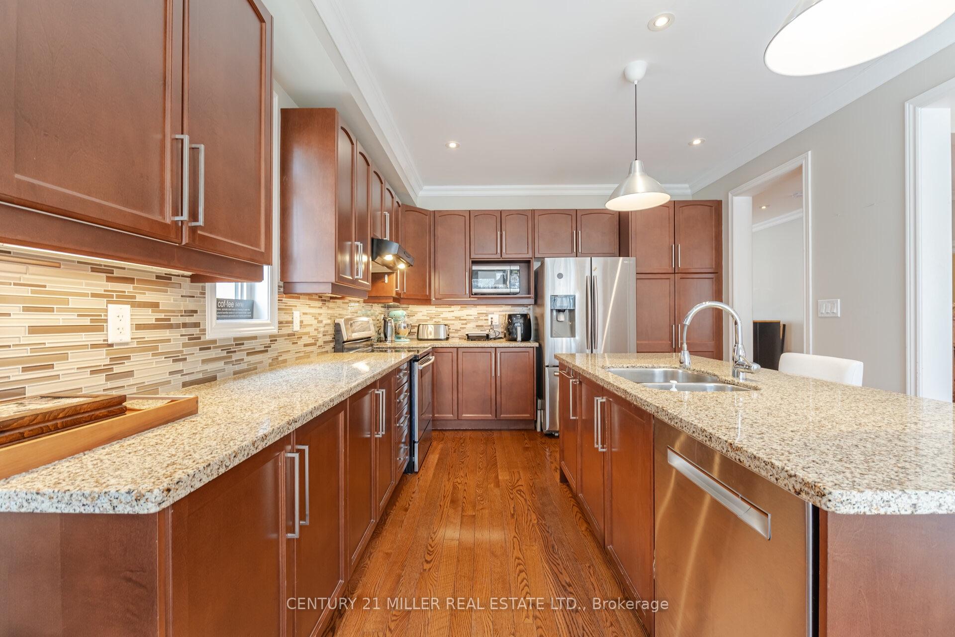 Photo 12 of 2098 Wildfel Way, Oakville, Bronte Creek — HOMEH