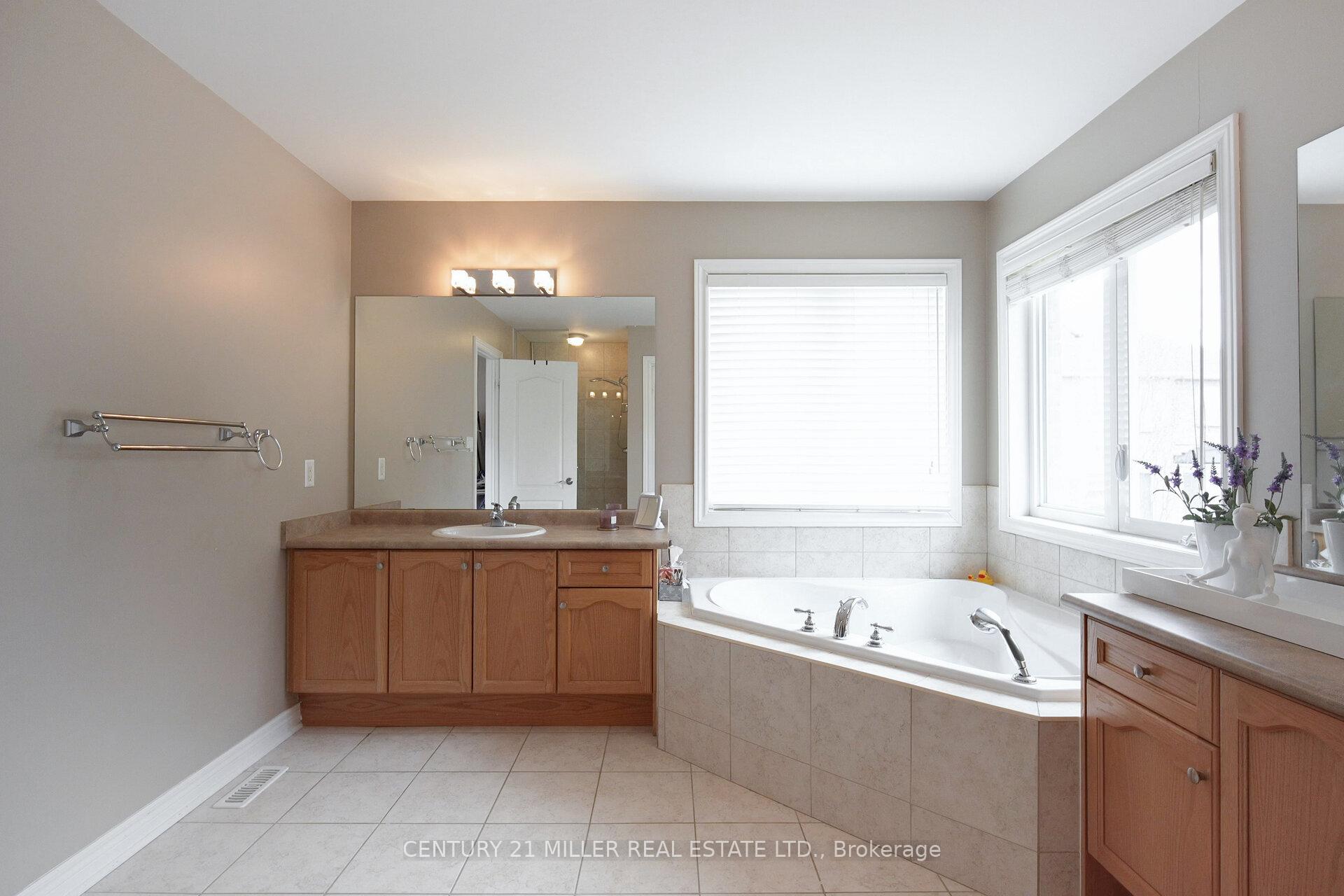 Photo 30 of 2098 Wildfel Way, Oakville, Bronte Creek — HOMEH