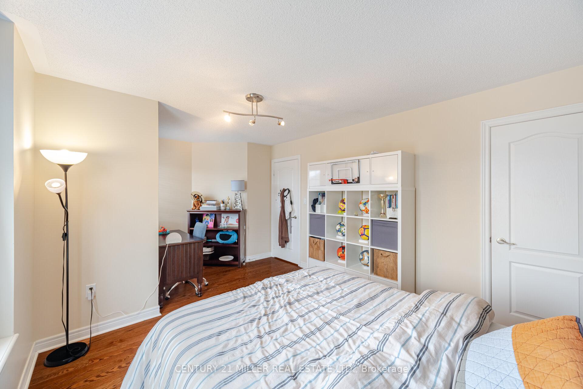 Photo 33 of 2098 Wildfel Way, Oakville, Bronte Creek — HOMEH