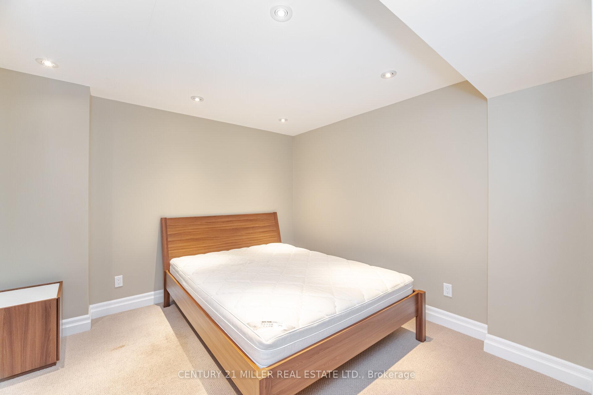 Photo 38 of 2098 Wildfel Way, Oakville, Bronte Creek — HOMEH